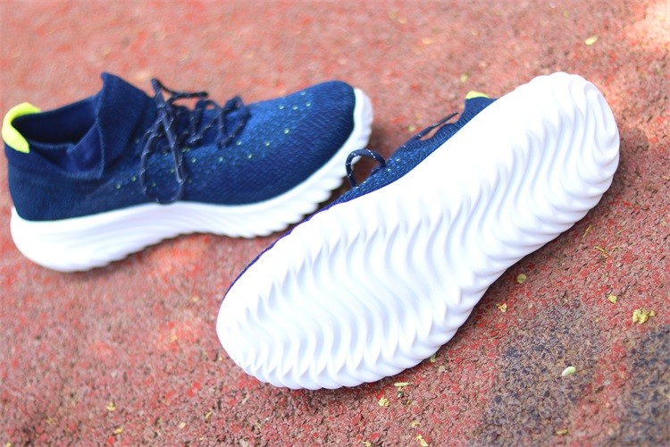 穿袜子是一种什么体验,穿袜套的鞋