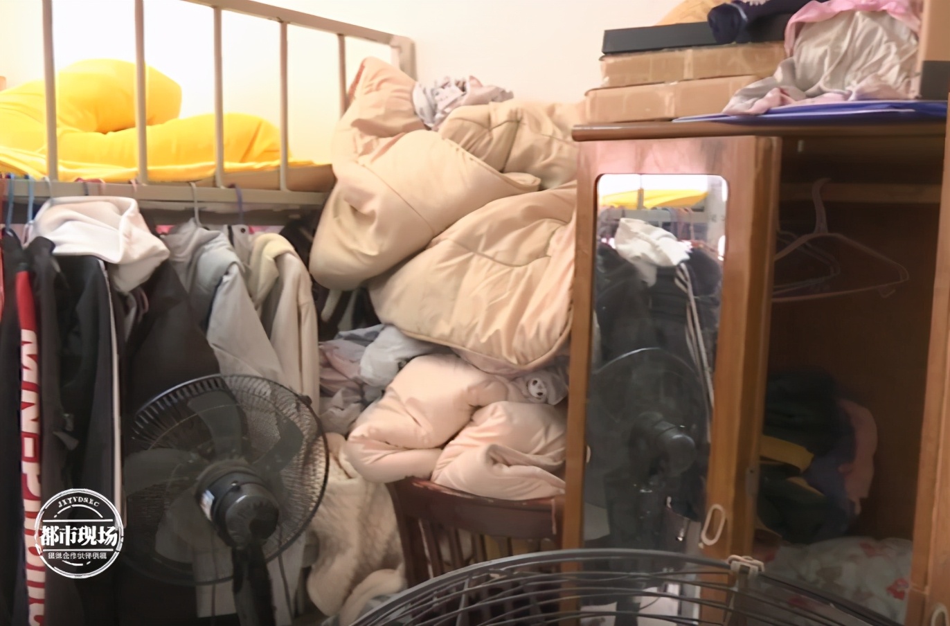 男子接了一个电话立马要跑后续,男子接一个电话65000元没了