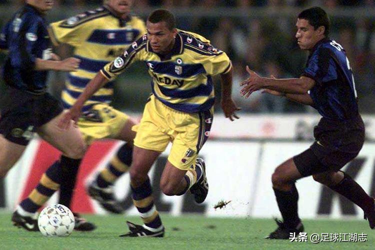 足球转会市场200万以内最好的球员,足球历年转会纪录