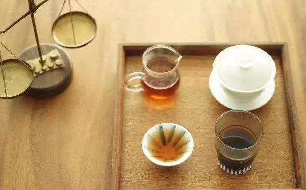 喝红茶有什么好处和坏处,女性朋友一定要多喝洛神花茶