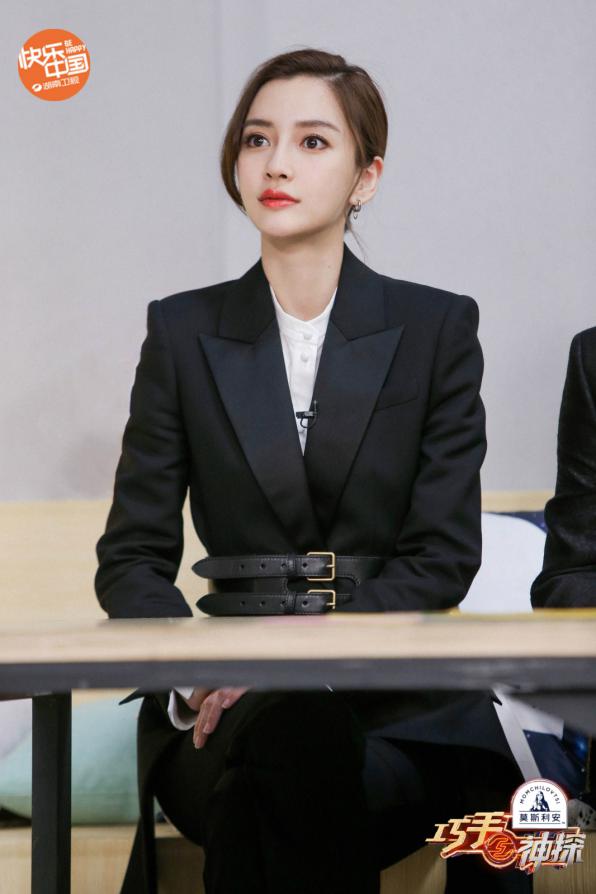 巧手神探杨颖周震南演卧底的一期,杨颖巧手神探最新一期造型