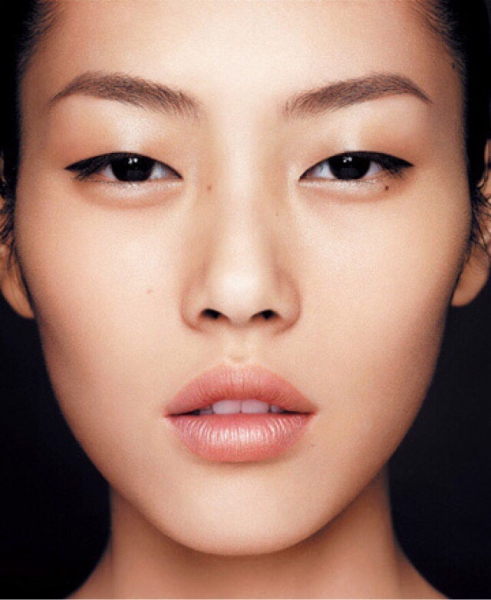 下吊眼适合什么样的眼影,泡泡眼眼影的正确画法