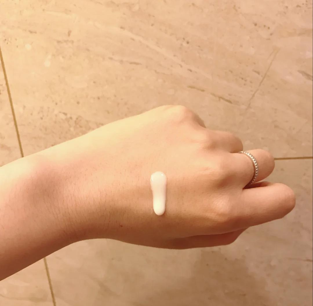 olay双小白搭配娇韵诗精华,olay淡斑精华和娇韵诗使用顺序