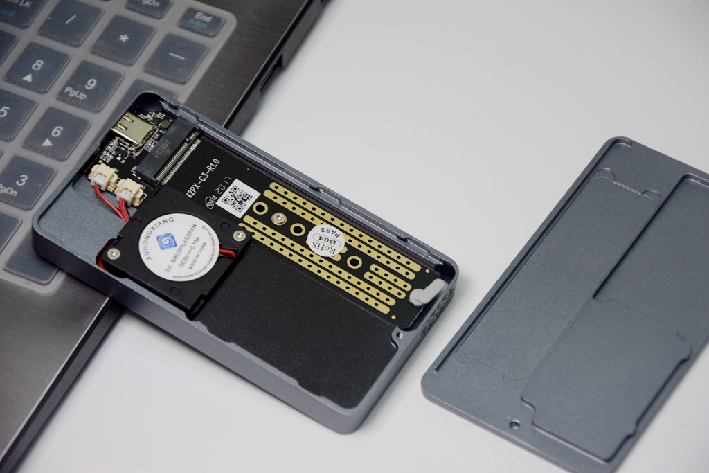 炎热夏天机箱,天气炎热笔记本散热