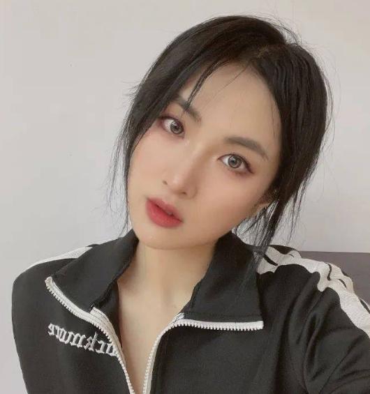 哇喔，小公主是怎样做到生图和精修图一模一样，网友：一样难看