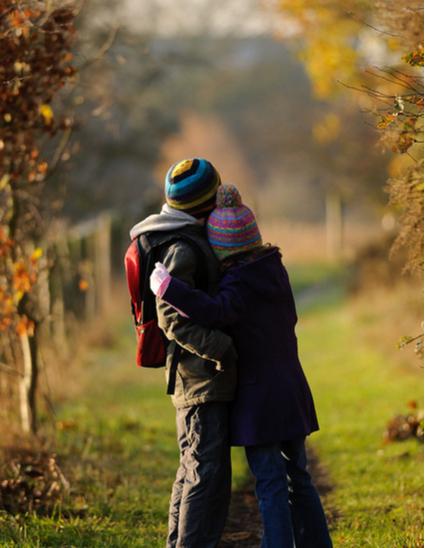 100句跟女生聊天幽默开场白,如何和女生聊天避免尬聊
