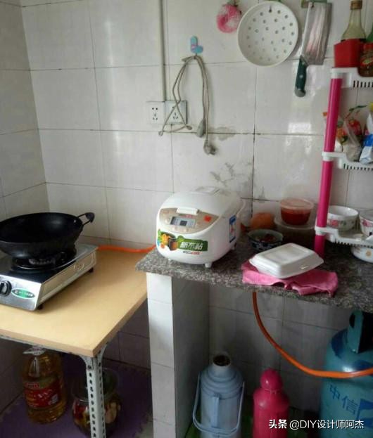 我在上海1500元的出租房，厕所在厨房里，连门都没有，想逃离了