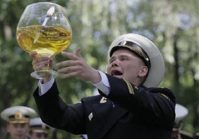 俄罗斯人口分布极不平衡的原因,俄罗斯的人口和面积多少