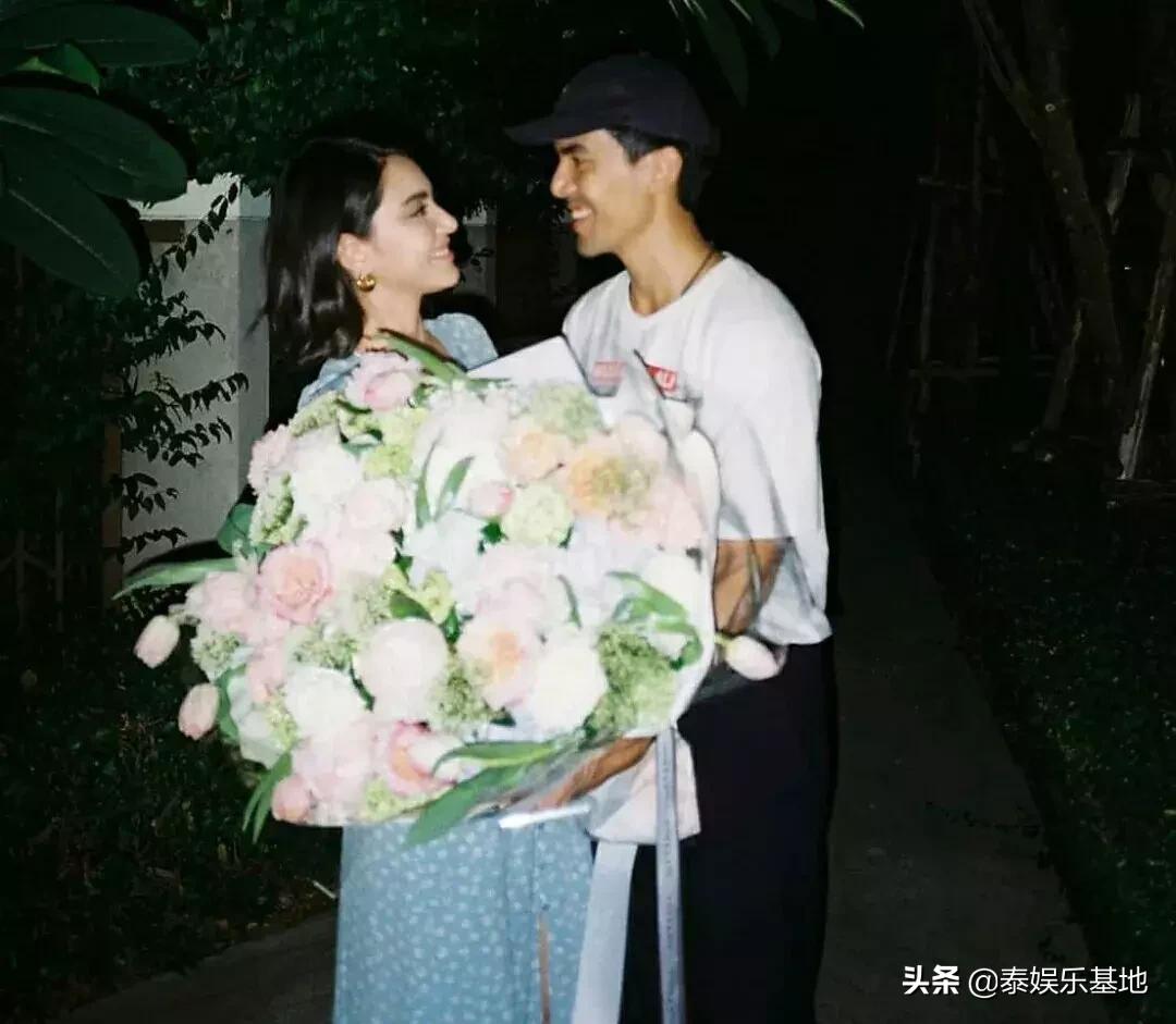 泰星和女友同框,泰星甜蜜日常生活