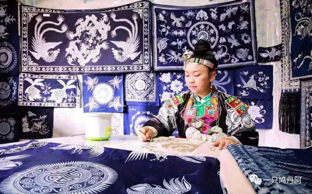 苗族百鸟衣搭配,百鸟衣苗族的介绍