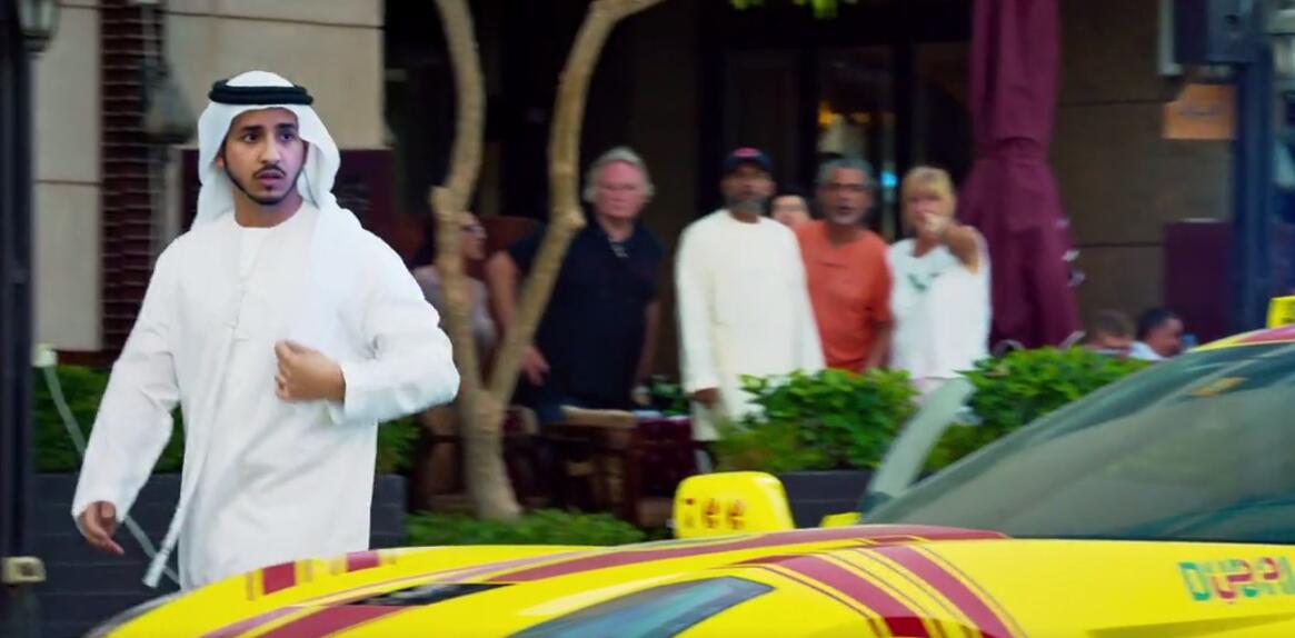 成龙与迪拜王子合影,迪拜王子5亿跑车成龙片段