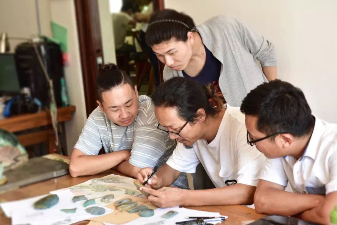 淡季变旺季，湖州织里一位店掌柜把30多家工厂的500个新款卖爆了