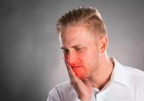 口腔溃疡是否有癌变症状,口腔溃疡的症状和中医治疗方法