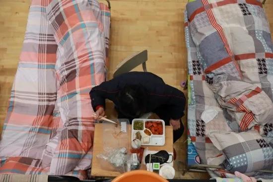 方舱医院的800块拼图,方舱医院拼图