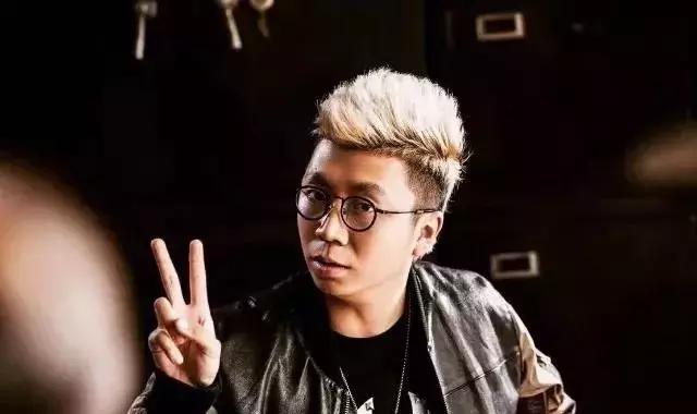 禤靐龘同学今天刷屏了,但更奇葩的名字还有一大箩筐