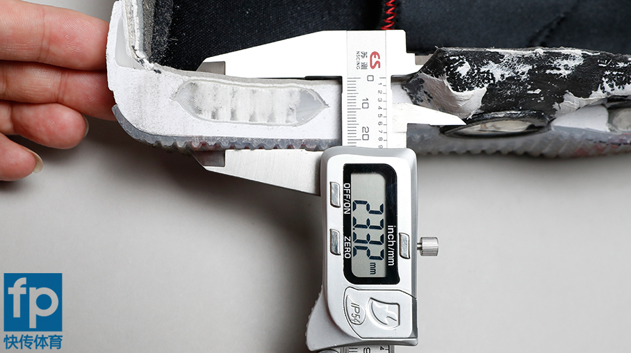 剖开中底寻真相，AJ33卡脚原因大揭秘