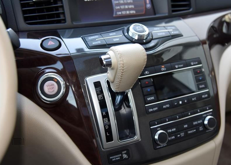 丰田普瑞维亚埃尔法的区别,丰田埃尔法和普瑞维亚对比