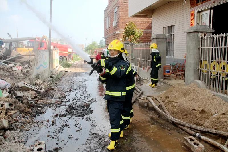 报告文学六：火焰蓝，盛开英雄之花——记贵港消防“全国青年岗位能手”王浩