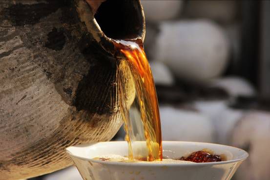 黄酒变酸变浑浊怎么处理,黄酒变酸是什么变化的原因