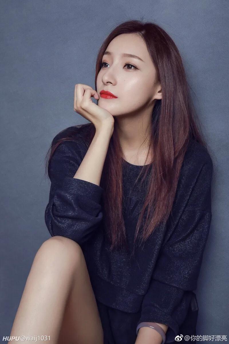 马凡舒首次主持天下足球,央视足球主持马凡舒