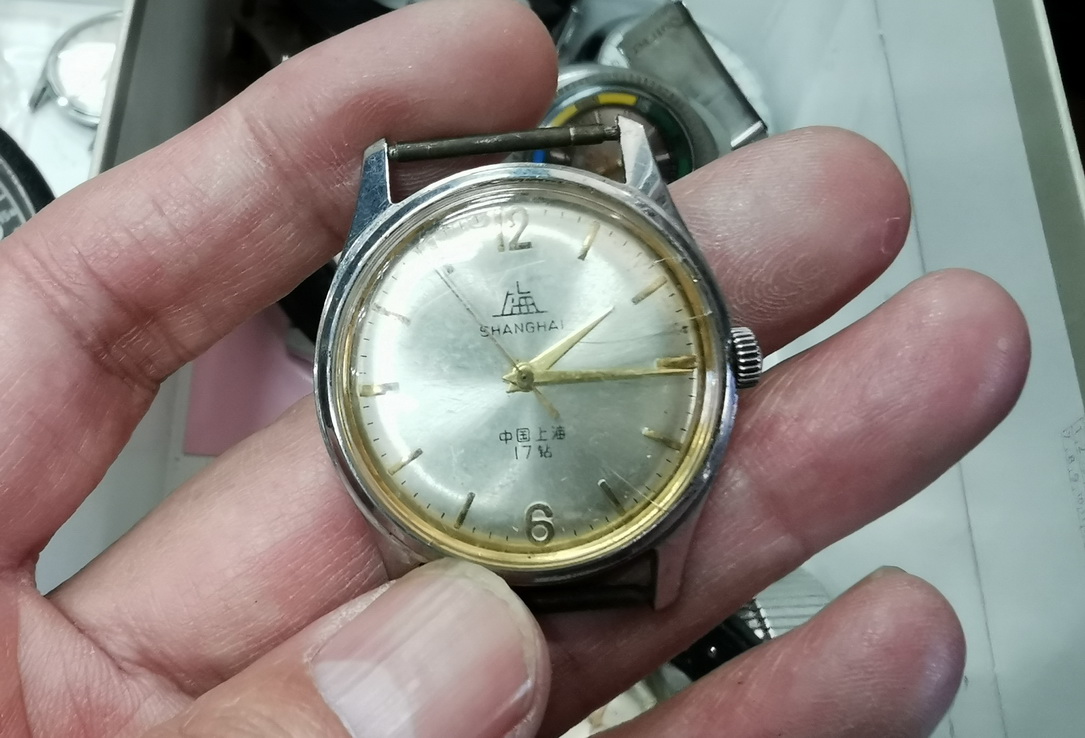 古玩市场古董表,逛古玩地摊淘到旧书