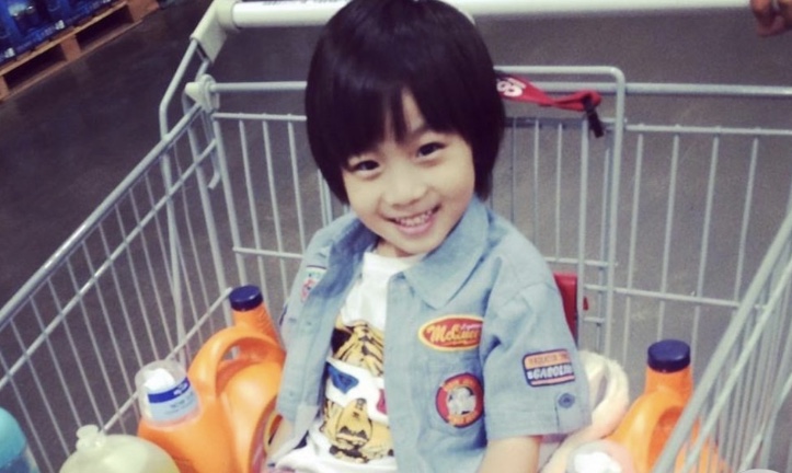 林志颖11岁儿子kimi罕露面,林志颖双胞胎儿子谁和kimi哥哥像