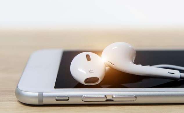 苹果标配耳机多少钱,苹果头戴耳机究竟值得入手吗