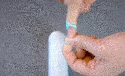 橡胶手套破了一个小洞怎么补,橡胶手套破了修补方法