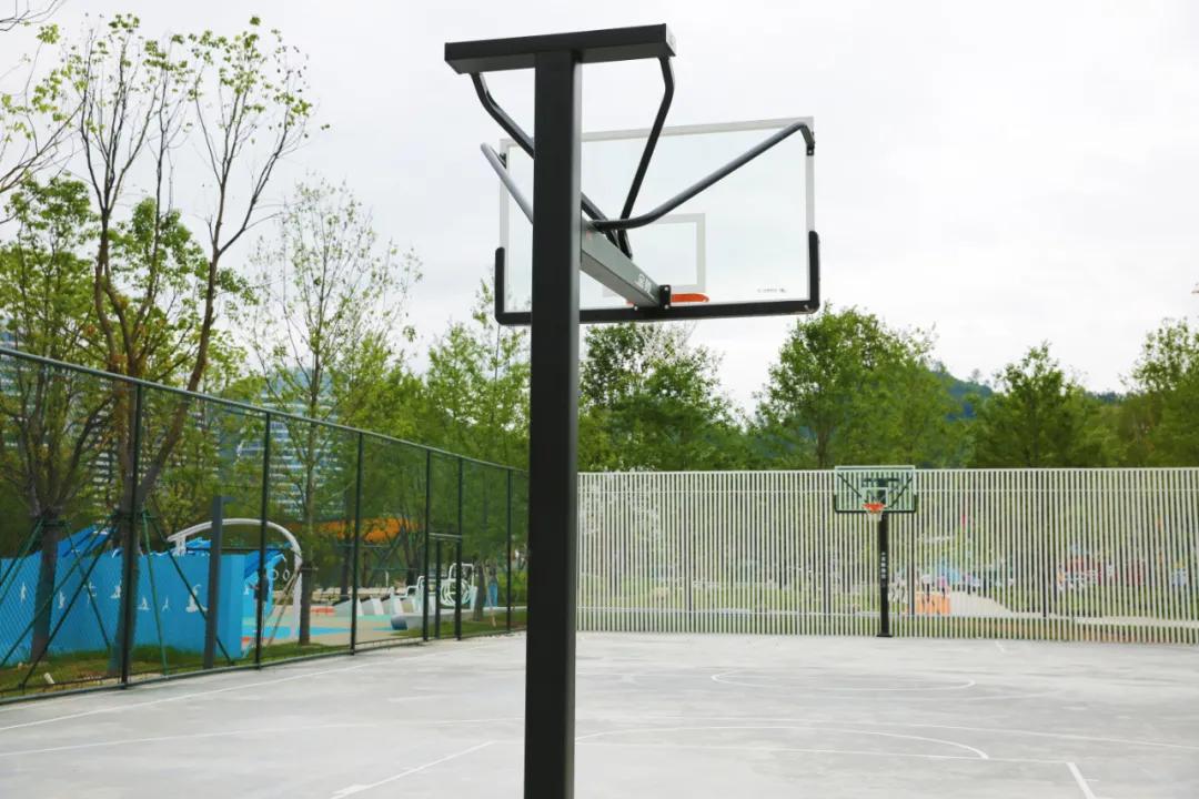 篮球场亲子运动健身,全民健身公园篮球场开放时间