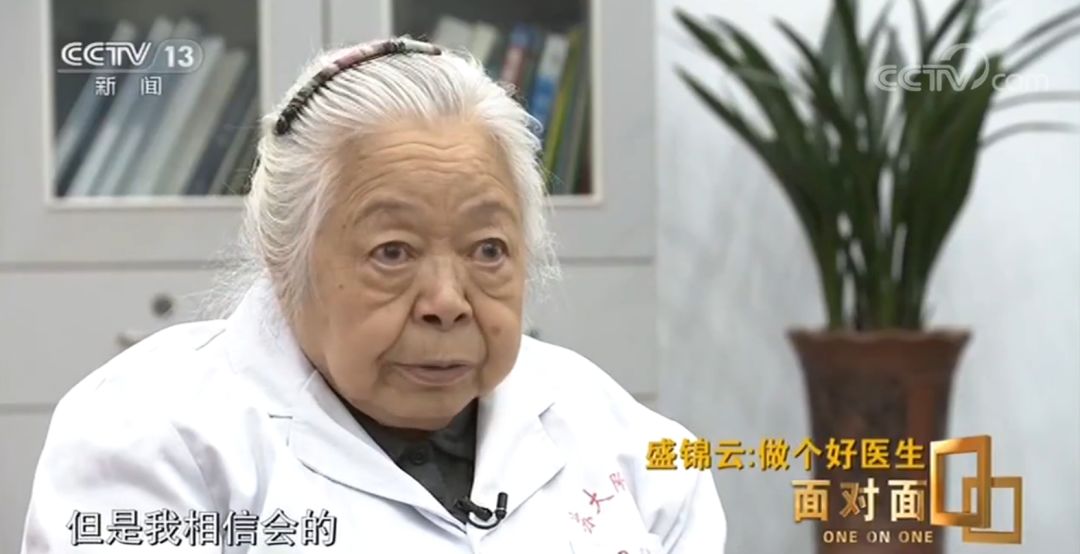 最近比较火的一个女生的照片,一张照片爆火的女孩