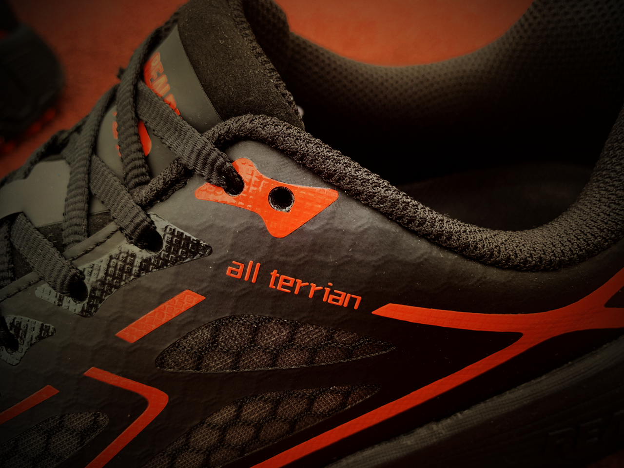 奔跑的Faith-咕咚R2信仰跑步鞋