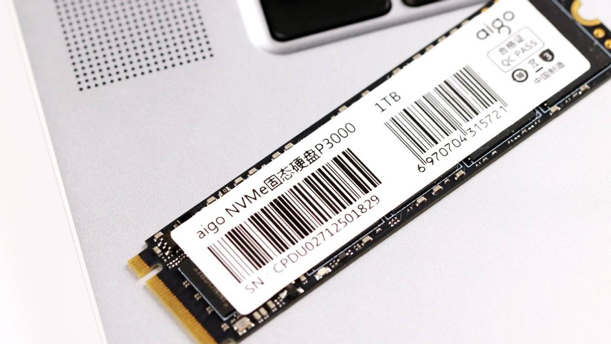 最新固态硬盘到底买哪个品牌,新品牌的固态硬盘推荐哪款