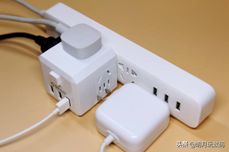 便于桌面收纳的插座,一个小小的插座