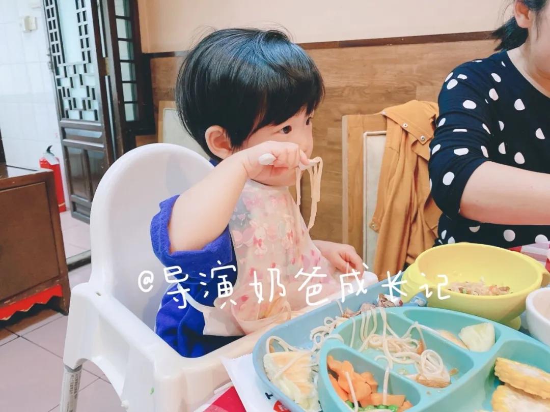 还在给小孩用儿童牙膏吗,牙医涂氟是拿什么涂氟