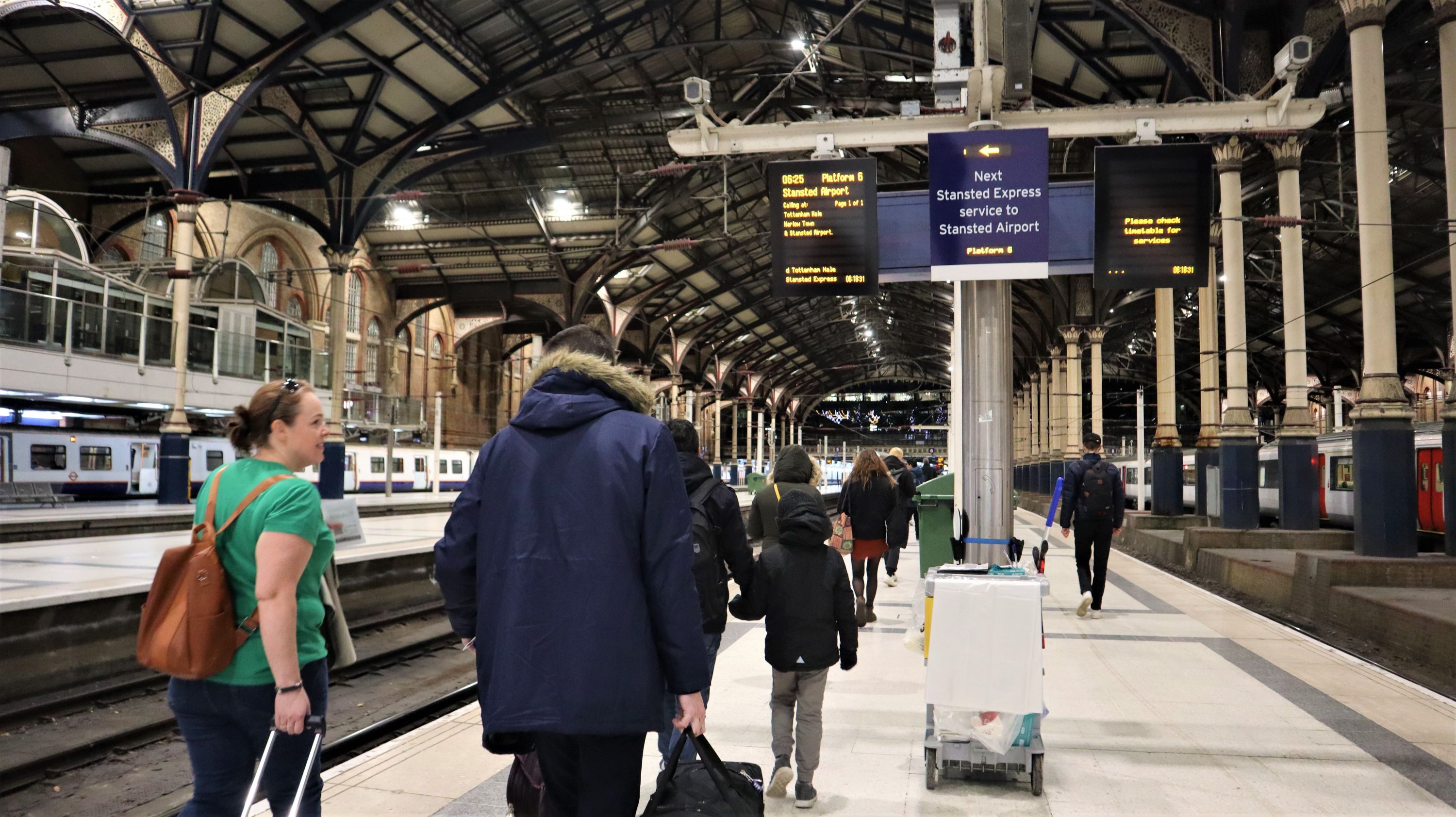 票价100块的欧洲超短线！座椅比国内廉航还窄，坐几分钟都受不了