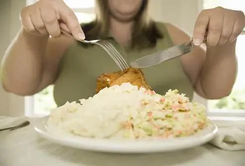 减肥期间吃了高热量怎么补救身体,减肥期间偶尔吃一顿高热量会胖吗