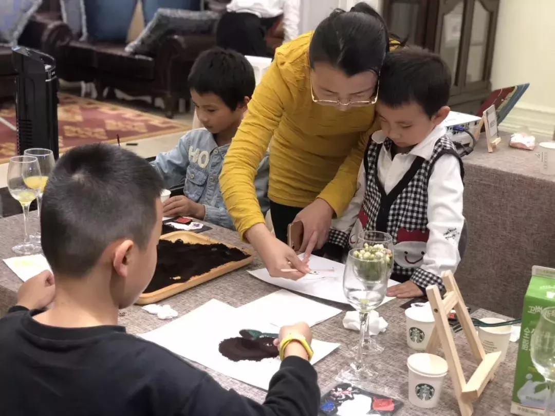 咖啡室品味慢生活 (咖啡厅小资情调的精致生活)