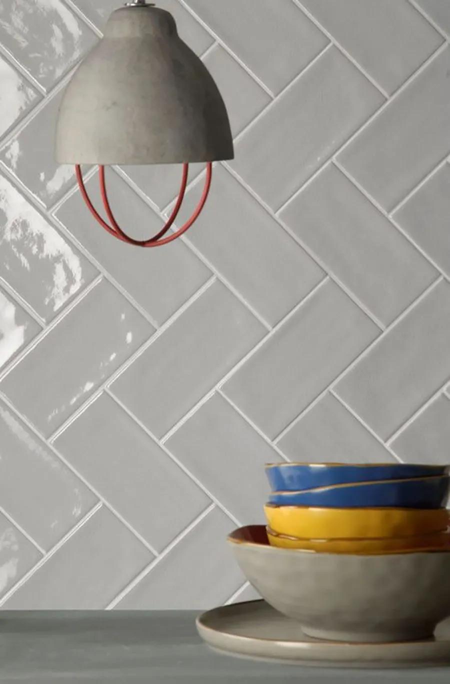 4平米卫生间瓷砖600*1200直贴效果,卫生间400*800深灰色瓷砖腰线效果