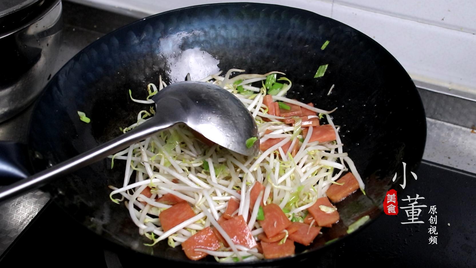 炒面怎么做没肉也能好吃到爆,炒面怎么做简单又好吃