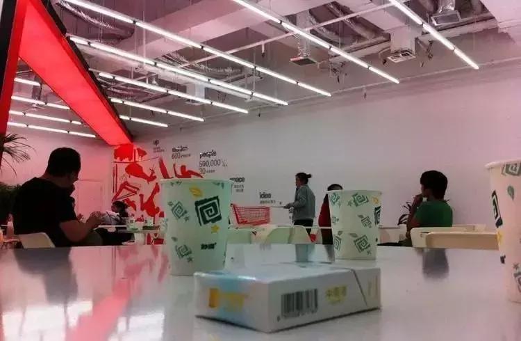 西大街百盛还没关门,西大街百盛为何关门