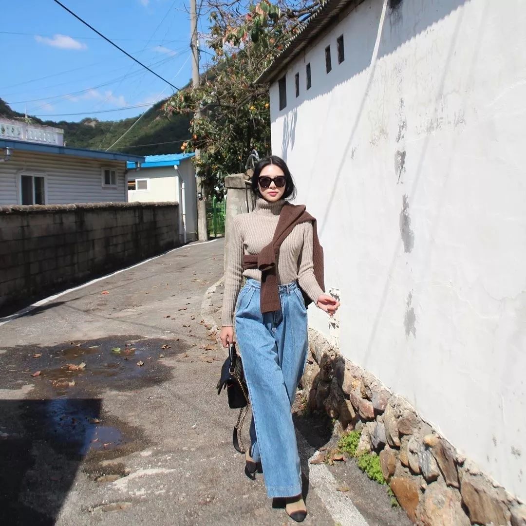 中长款毛衣外套显高显瘦穿搭,大衣连帽毛衣穿搭攻略