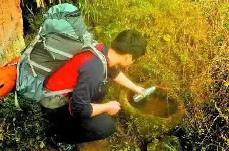 野外生存小技巧怎么过滤水,野外生存取水的正确方法