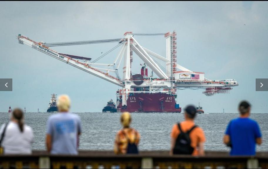 四座巨型振华港口起重机运抵美国,四辆大马力起重机抵达美国