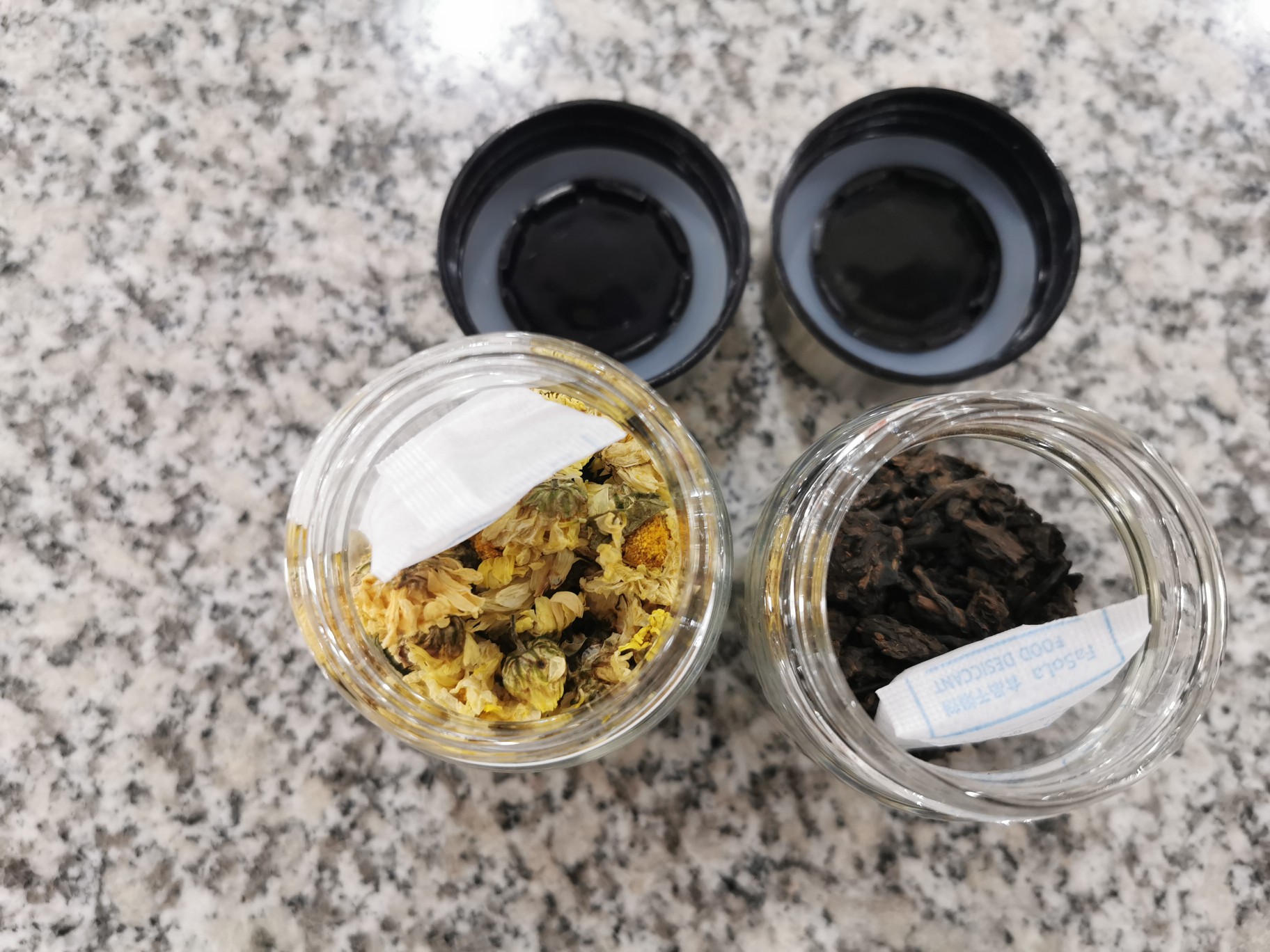 梅雨季节如何防止衣物发霉,南方梅雨季节衣服发霉怎么清洗