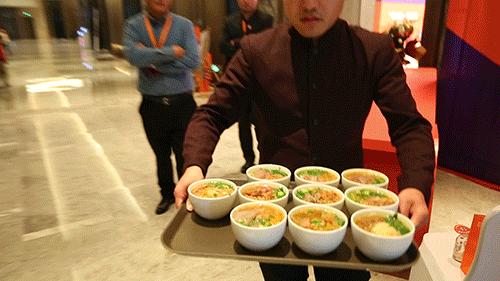 徐州云龙湖阿喆米线排队现场,云龙湖阿喆米线万象汇还开吗