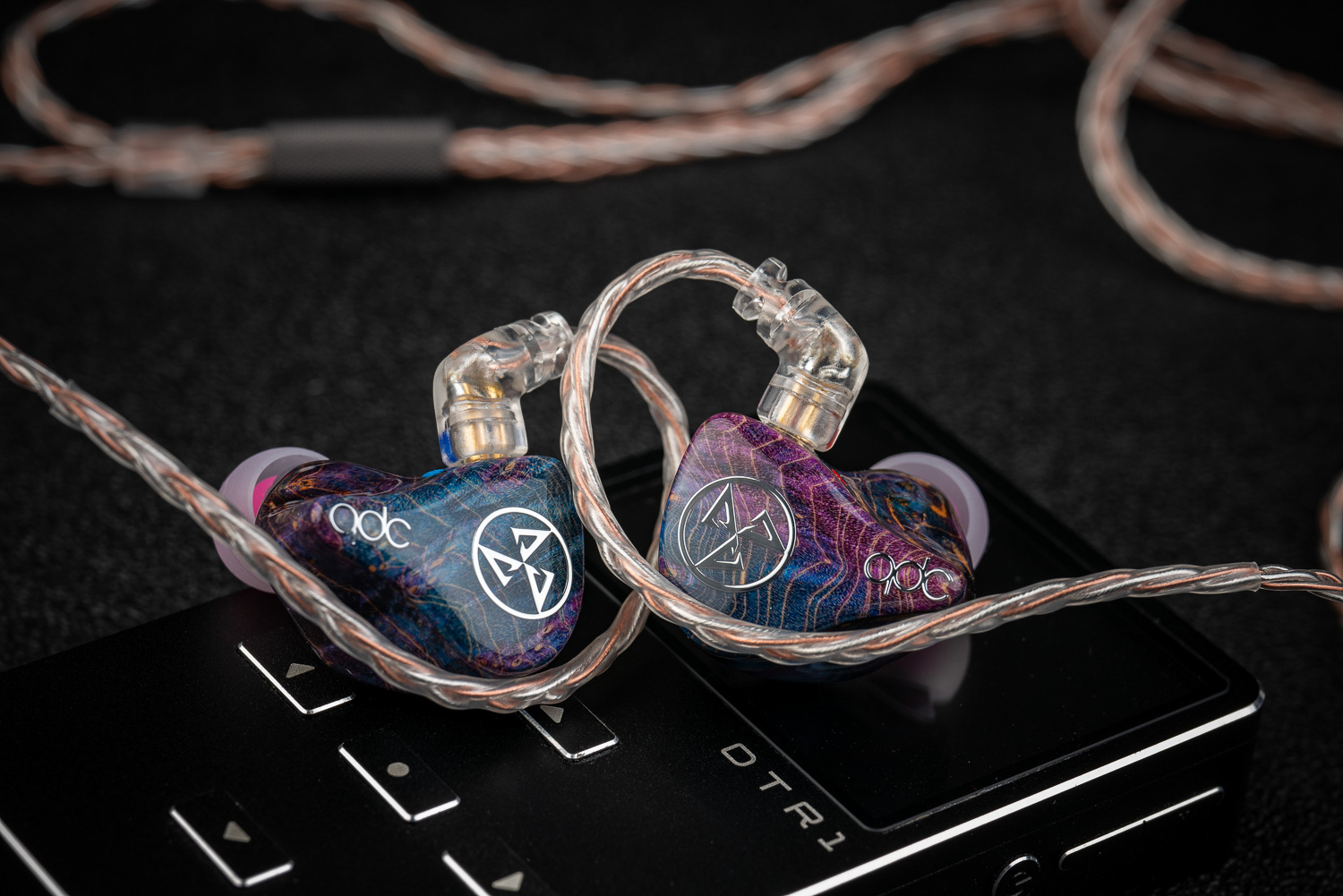 名为“魔”圈，却依然一本正经，qdcDmagic听感简析