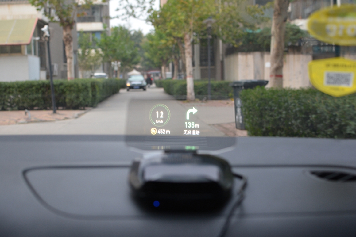 自从上过小米众筹，车萝卜又出新品，彩屏HUD真香