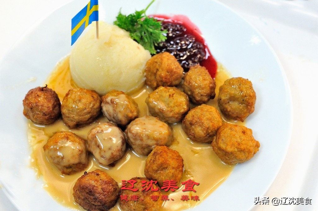 在设计家居的路上一直坚持,在厨房用餐设计