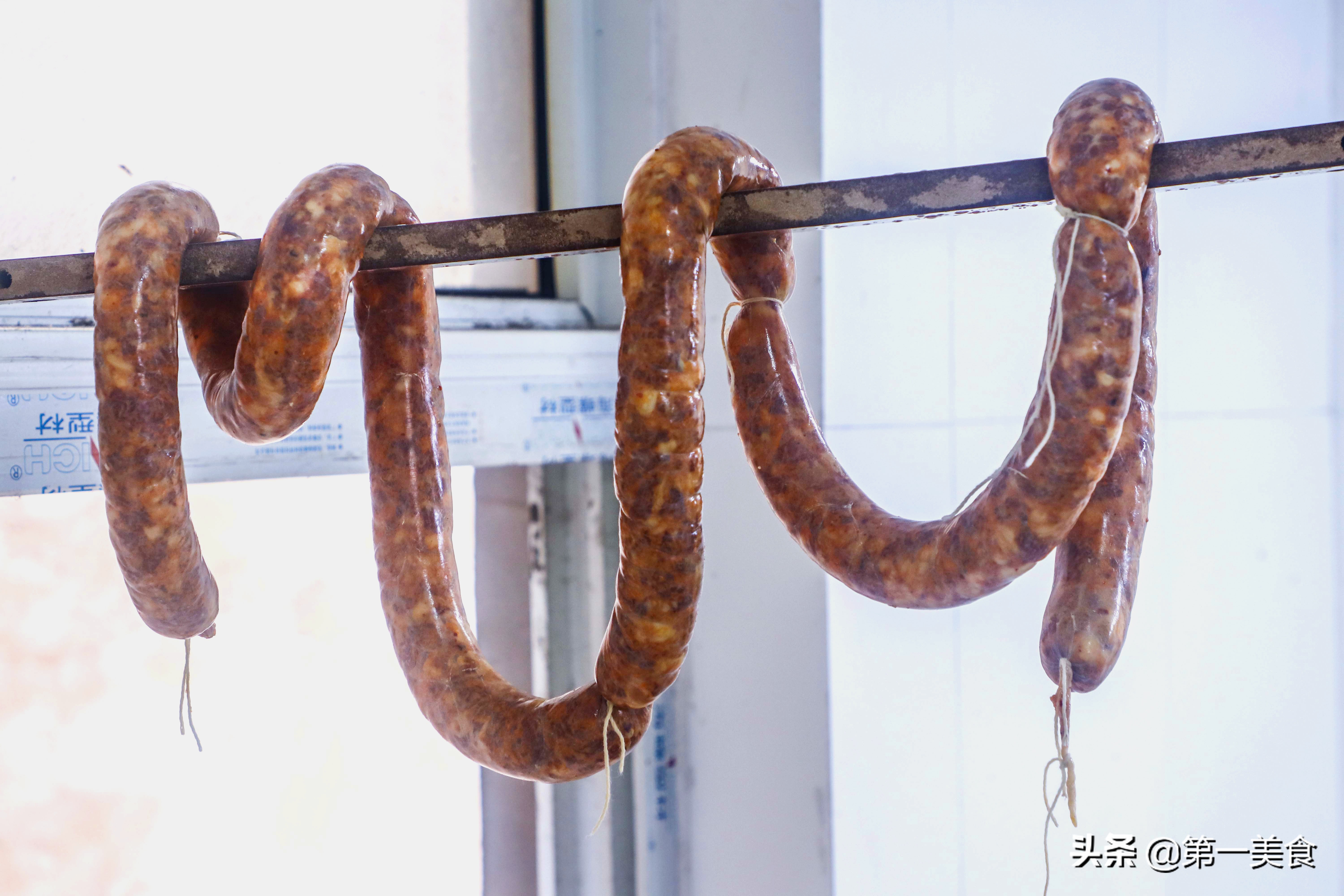 制作香肠的配料秘方不辣,香肠的制作方法和配方曝光视频