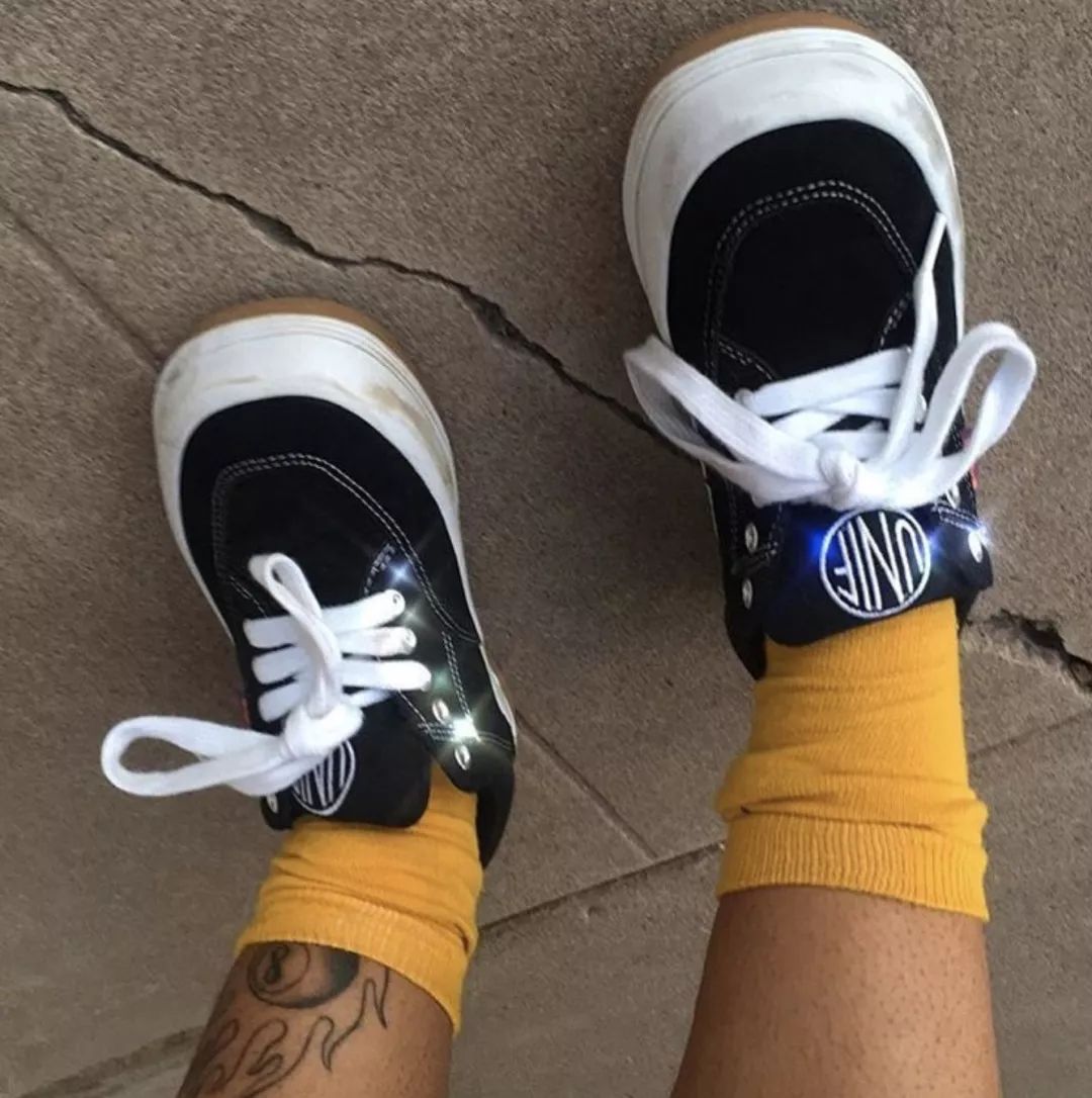 在皮鞋和球鞋之间摇摆的我们，终于找到了最佳选择